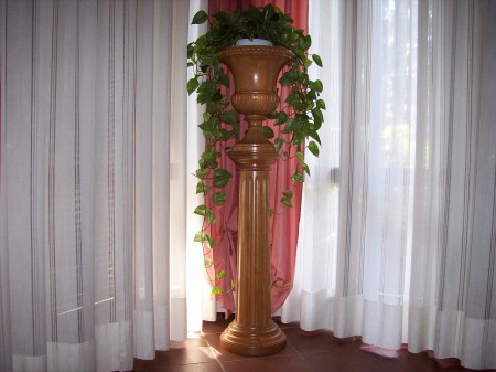 colonna rigata con vaso